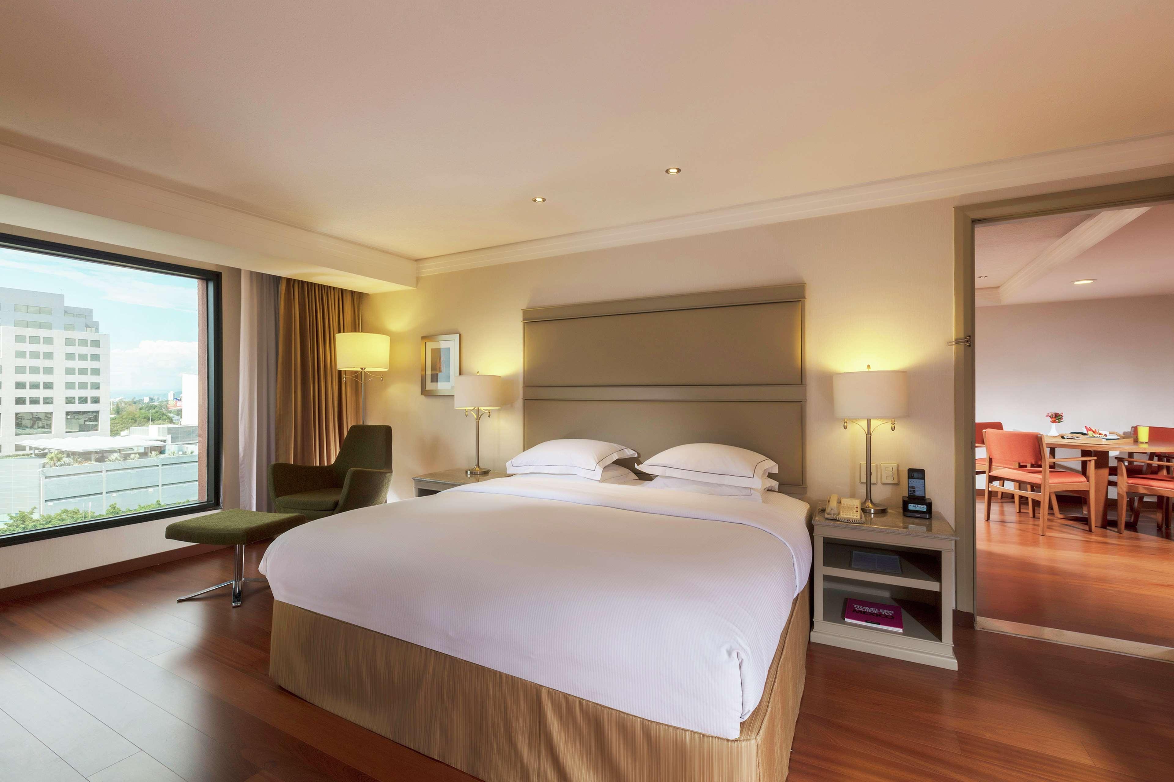 Отель Barcelo Гвадалахара Экстерьер фото Suite