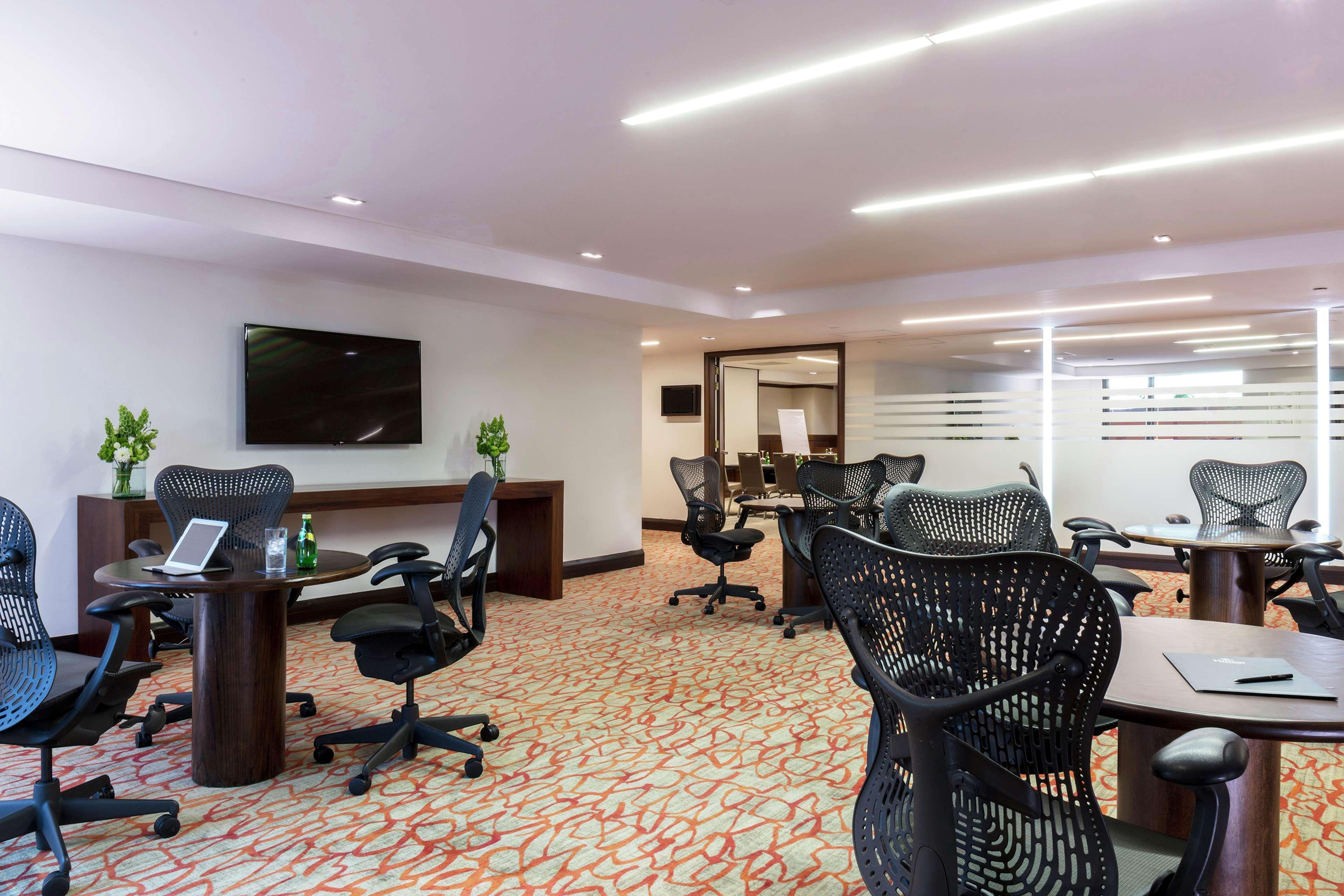 Отель Barcelo Гвадалахара Экстерьер фото Business Center