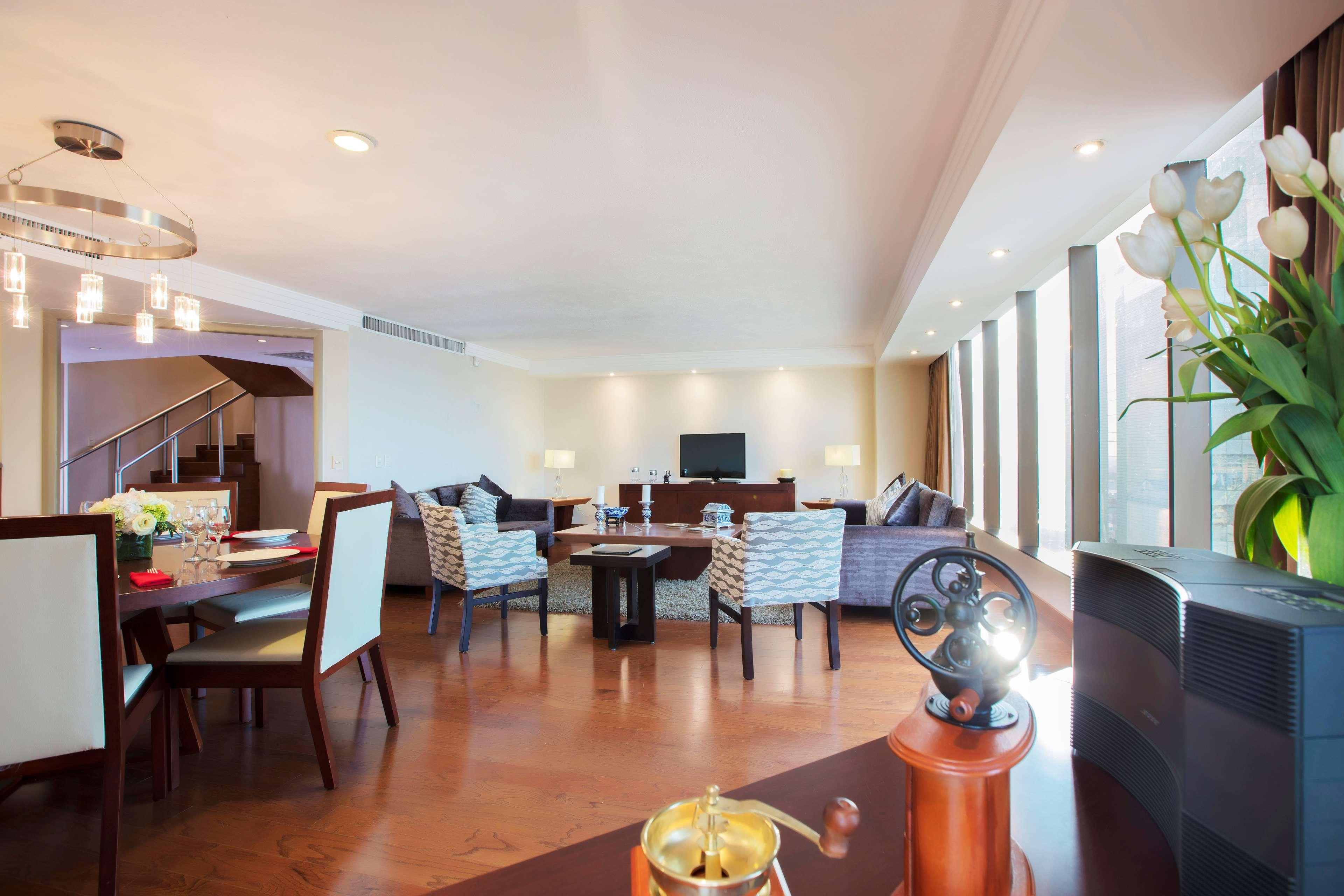 Отель Barcelo Гвадалахара Экстерьер фото A suite at the hotel