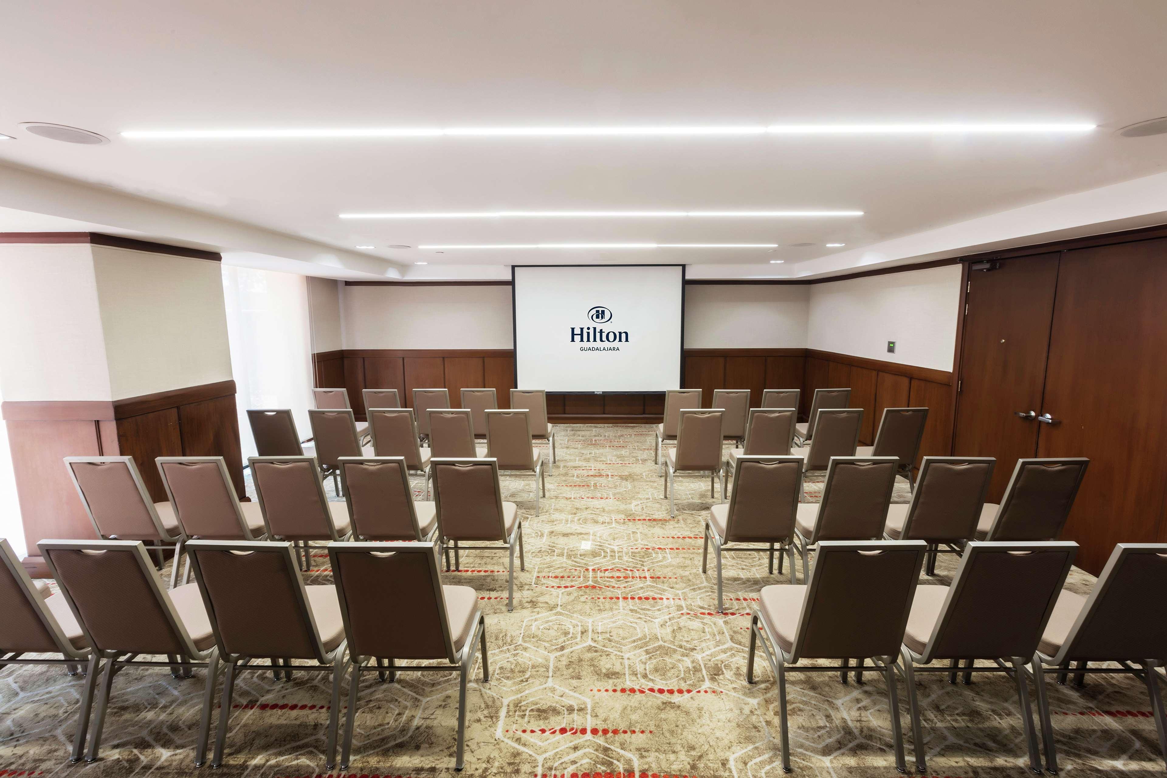 Отель Barcelo Гвадалахара Экстерьер фото Meeting room