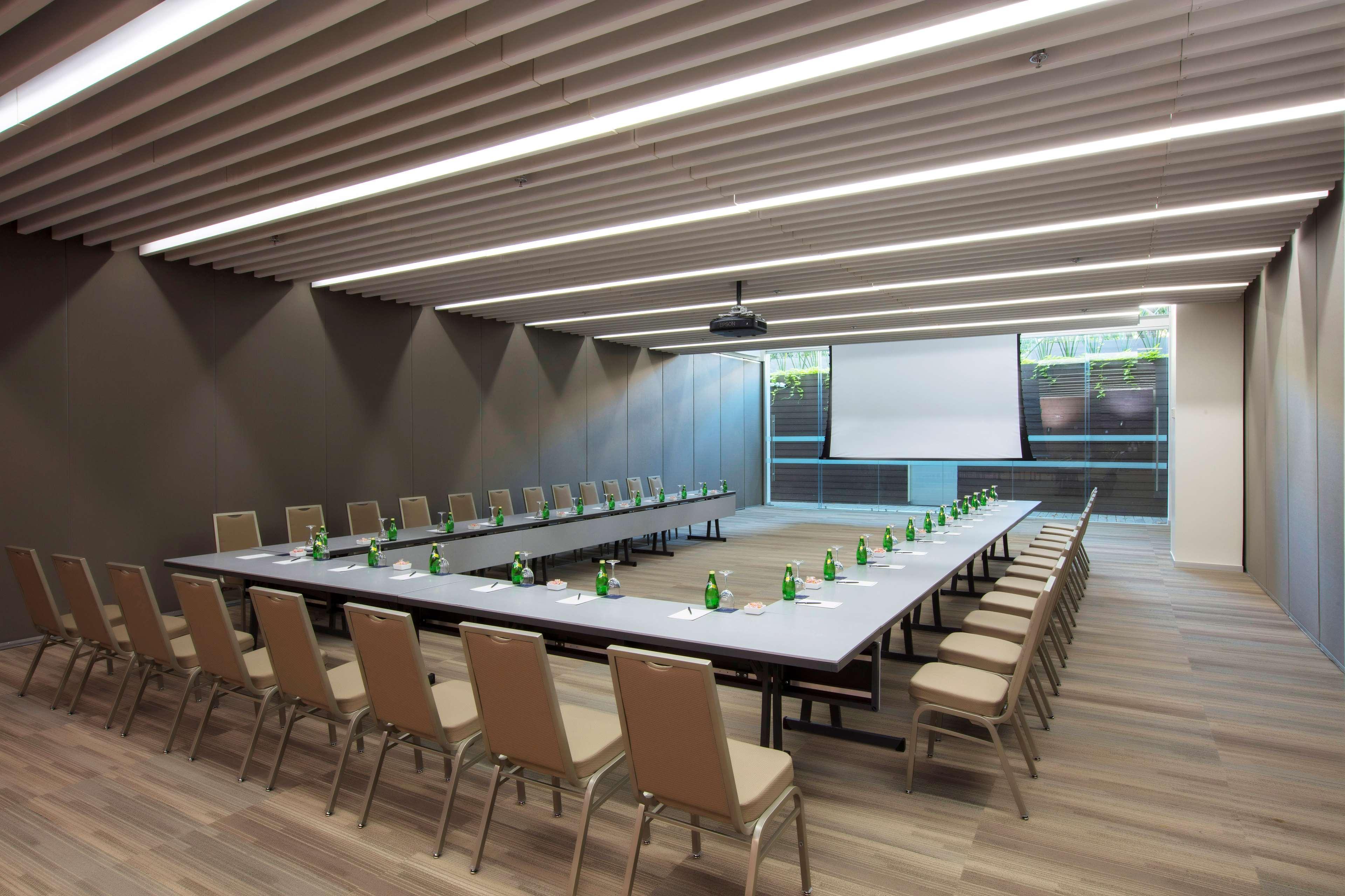 Отель Barcelo Гвадалахара Экстерьер фото Meeting room