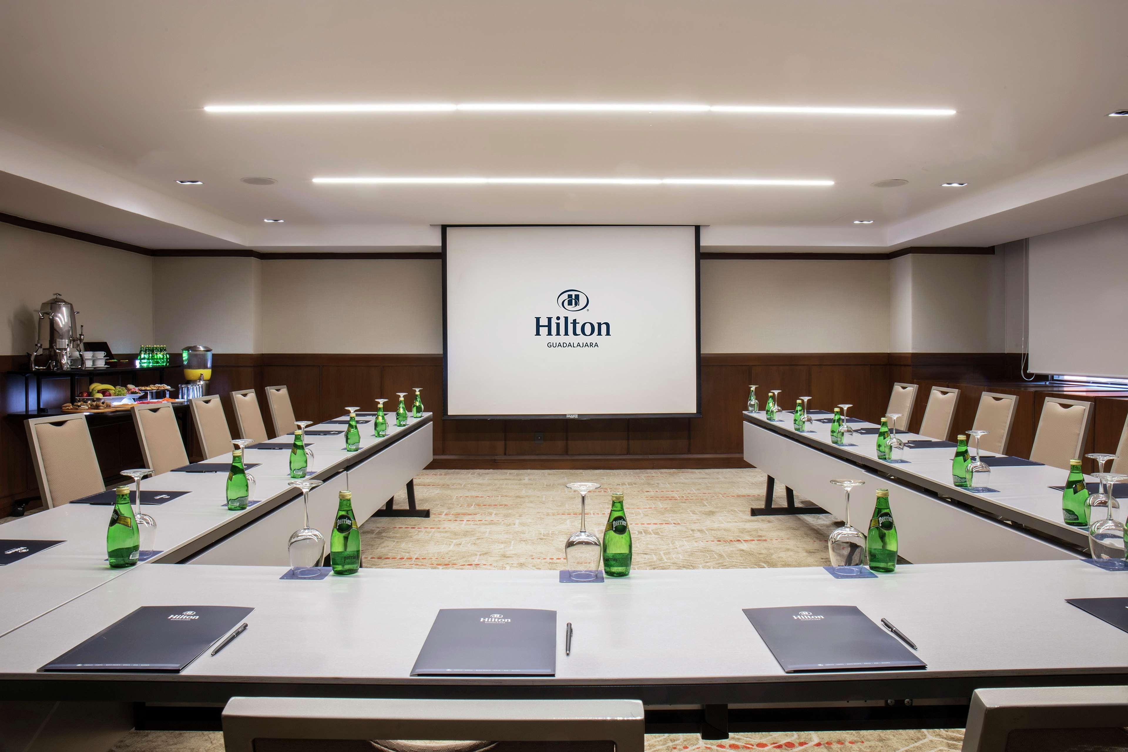 Отель Barcelo Гвадалахара Экстерьер фото Meeting room